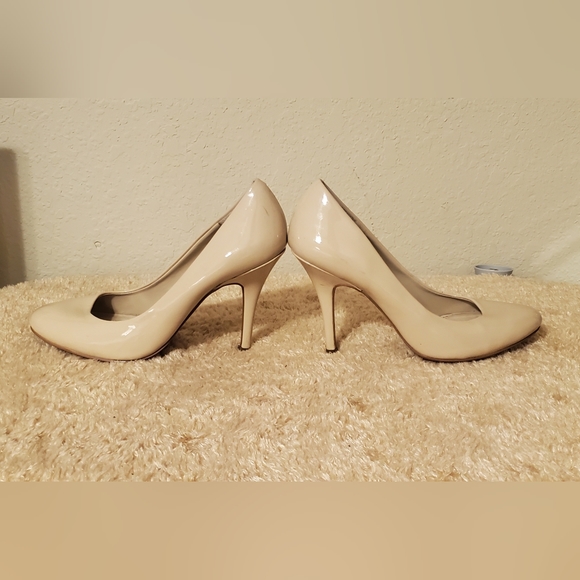 Jessica Simpson Natural Cream Patent Leather Womens Size 8. - Picture 3 of 6